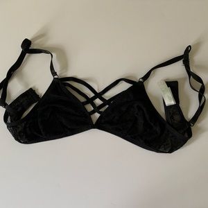 BLACK LACE BRA CAGE NECK SMALL